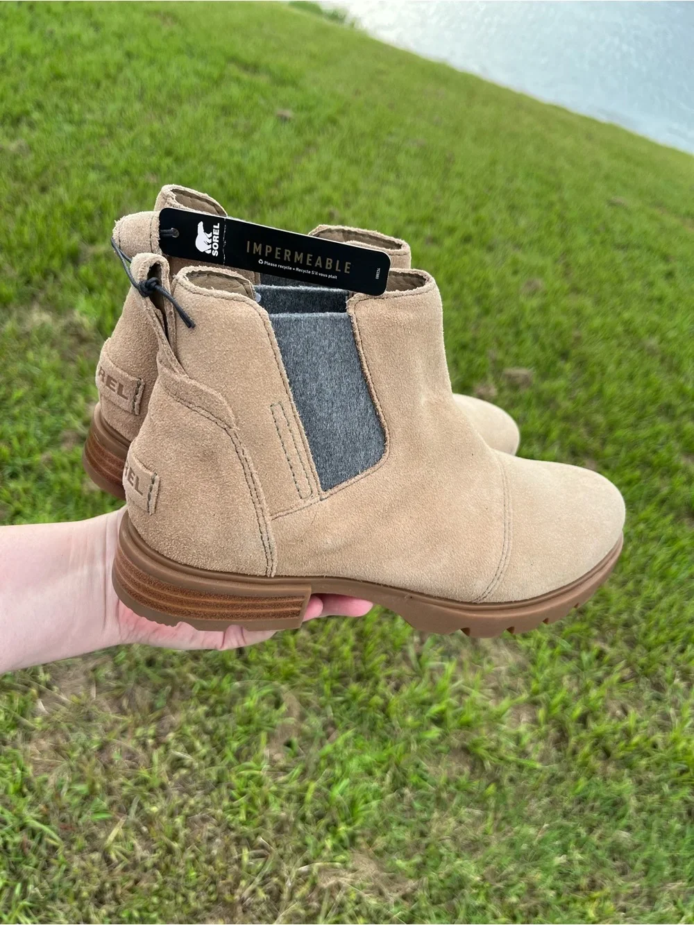 NWT Sorel Emelie III Waterproof Chelsea Boots Tan Suede Size 7